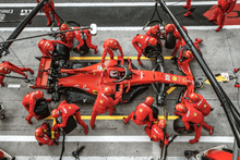 Load image into Gallery viewer, Fine art print Boy Kortekaas Ferrari formule 1 piloot Charles Leclerc op wereldkampioenschap in Monza, Italië
