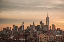 Load image into Gallery viewer, Fine art print Boy Kortekaas Manhattan zonsondergang in New York, skyline van de big apple.
